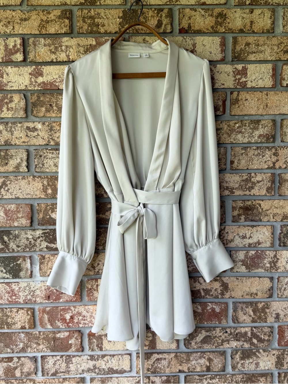 Aritzia Babaton Wrap Hyde Mini Dress Women’s Size Medium Matte Pearl Beautiful!